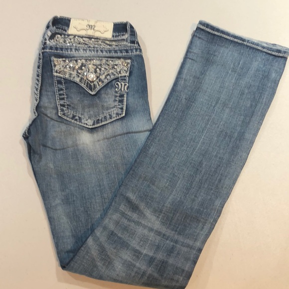 New Miss Me 33.5” Slim Boot With Pearl Flap Jeans - Picture 4 of 10